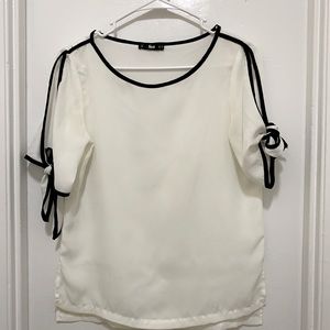 Blouse White with black edge